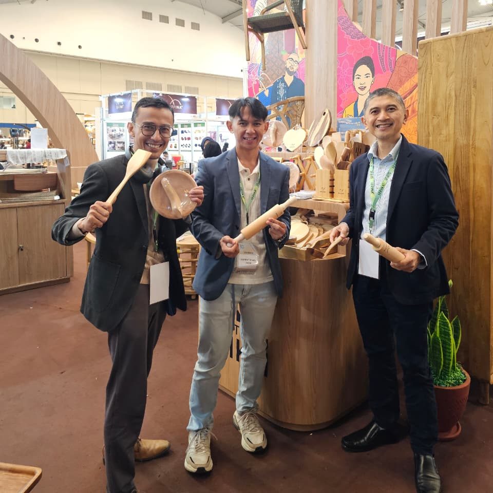 CV Karya Winazar Sukabumi Pamerkan Keunggulan Kayu Lokal di IFFINA+2025